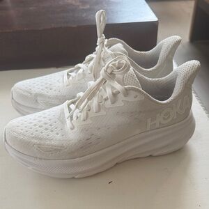 Hoka Clifton 9 - Women’s 8.5